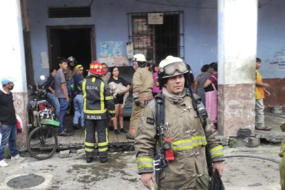 Una persona de tercera edad resultó herida con quemaduras.