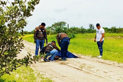 En un camino de tercer orden dejaron a Édison Mojarrango. Estaba en pantaloneta.