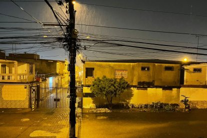 Diferentes zonas reportan inundaciones. Se prolongará hasta la mañana del jueves 23 de marzo.