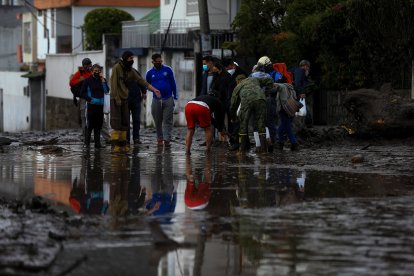 Las constantes lluvias han afectado varios sectores de Ecuador, provocando inundaciones, deslizamientos de tierra, daños y cortes de carreteras, entre otros.
