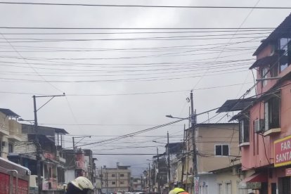Los bomberos realizan las labores de rescate.