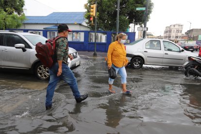 Las inundaciones favorecen al riesgo de contagiarse de la enfermedad.