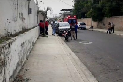 En la ciudadela Las Acacias, sujetos en moto le descargaron 19 disparos a la empresaria.