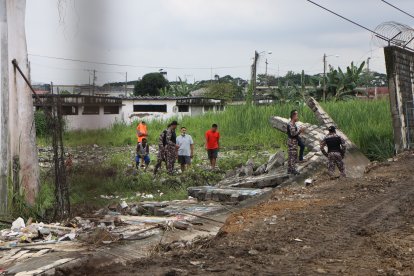La estructura que se vino abajo tiene aproximadamente 50 metros de longitud.