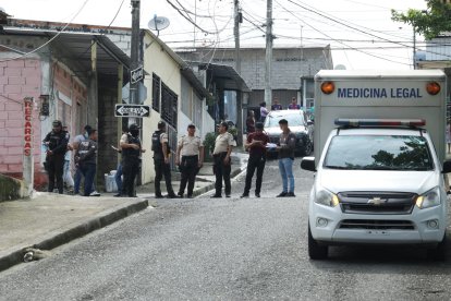 Moradores y la Policía encontraron 5 sacos con restos de humanos.