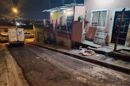 Dos horas antes afuera de un inmueble hallaron los tres costales.