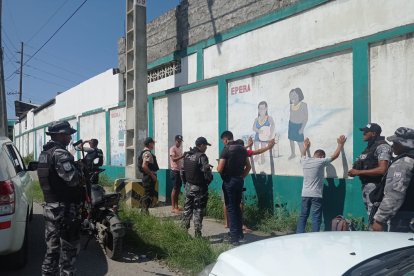 Policía realiza operativos en lugares considerados sitios violentos en San Lorenzo.
