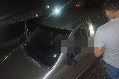 Así quedaron las víctimas en el vehículo en el que se movilizaban