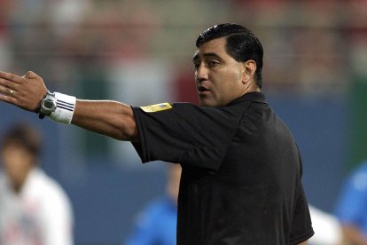 Byron Moreno recibió empujón en partido amateur.