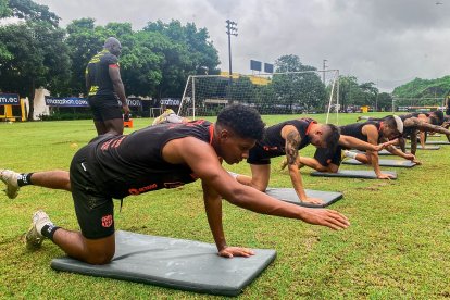 Barcelona ha entrenando después de la lluvia.