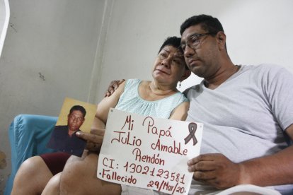 El hijo y la esposa de Julio Rendón lamentan no saber dónde se encuentra su cadáver.