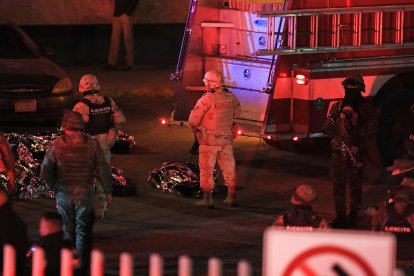 Fotografía de los cuerpos de migrantes fallecidos durante un incendio en las instalaciones del Instituto Nacional de Migración (INM), la noche del 27 de marzo de 2023, en Ciudad Juárez, Chihuahua (México).