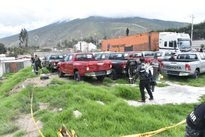Los últimos vehículos fueron recuperados en un sector de la vía a Mitad del Mundo.