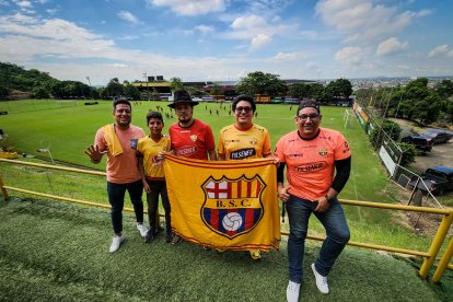 Socios de Barcelona estuvieron presenten en el último entrenamiento de equipo.