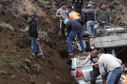 Vehículos y viviendas fueron sepultados la noche del domingo 26 de marzo.