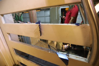 Supuestos policías irrumpieron ilegalmente en una casa