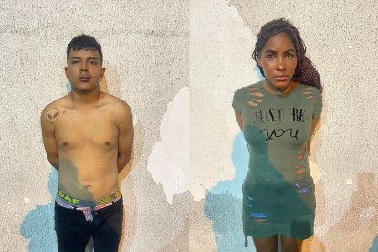 Los detenidos tenían en su poder el vehículo sustraído al afectado y un arma de fuego.