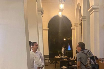 Una persona fue baleada en un conocido restaurante de la vía a Samborondón.