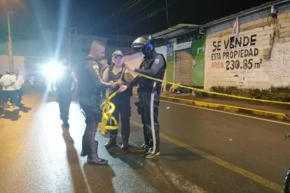 Desde un vehículo, unos sujetos le habrían disparado a un cuidador de vehículos.