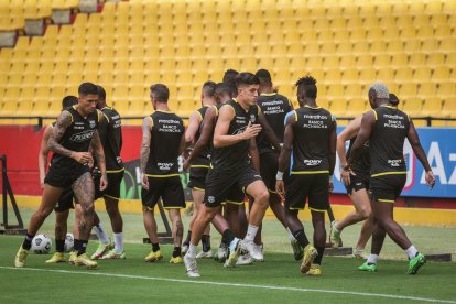 Barcelona se alista para medir a Mushuc Runa, Cerro Porteño y Liga de Quito, en nueve días.