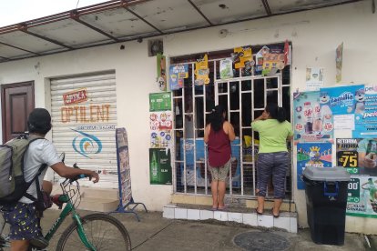 Al mediodía, una tienda del sector atendió. Su dueña dice que perdió de vender unos $ 100.