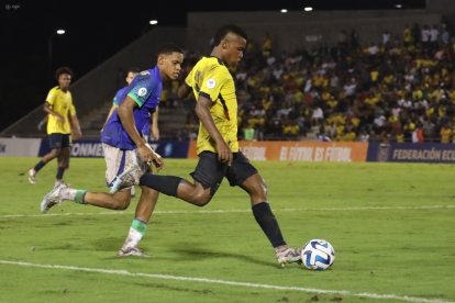 Pese al doblete de Elias, y perdiendo más de la mitad del partido, la selección igualó 2-2 por intermedio de Reyes y De Jesús.