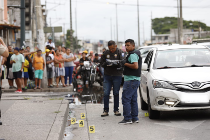 Los sicarios les propinaron seis disparos a las víctimas, en la Floresta 1.
