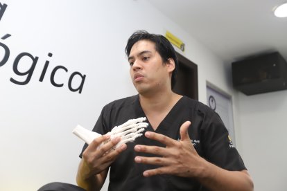 El tecnólogo Judson Morán Kuffo sostiene que lo ideal es tener dos o más pares de zapatos para cambiarlos entre los días.