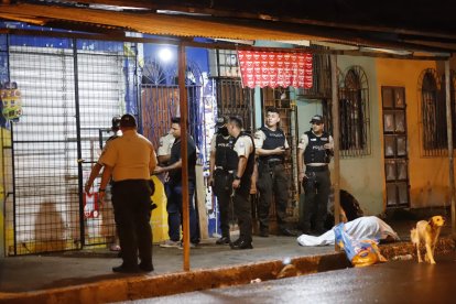 La víctima era mayor de 30 años. Los sicarios le propinaron dos disparos.