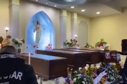 Allegados de la familia Yánez Páez decidieron velar y enterrar los cuerpos la misma noche del jueves 30 de marzo.