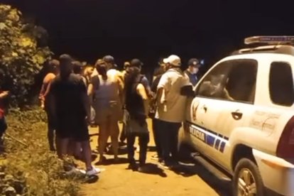 Las víctimas estaban debajo de un árbol cuando fueron atacadas a bala. Cuatro murieron en la escena y una de las víctimas falleció en el hospital.