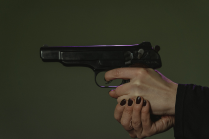 Lasso anunció el porte y uso de armas para defensa personal.