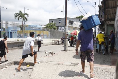 En la Playita del Guasmo, en un muelle donde se venden mariscos, un ataque armado el sábado en la tarde causó susto.