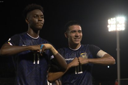 Allen Obando (i) y Kendry Páez son los más destacados de la sub-17 de Ecuador.