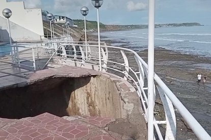 El socavón tenía un diámetro de 3 metros de profundidad y un ancho de 1,50 m.