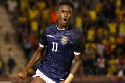 El goleador de la Tri tiene los días contados en Barcelona