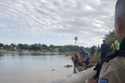 Bomberos de Babahoyo  rescataron los cuerpos. La Policía hizo los levantamientos.