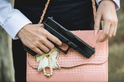 El porte de armas conlleva responsabilidades significativas, y el cumplimiento de los requisitos de la ley y los reglamentos