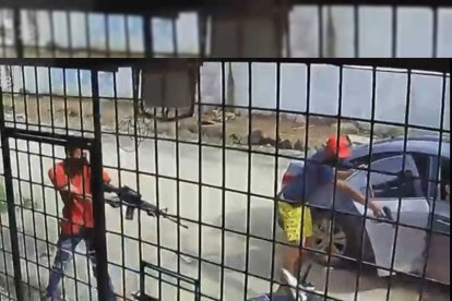 Un video de seguridad captó el momento del doble crimen en Huaquillas.