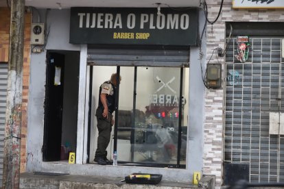 El asesinato se dio en un barbería del sector.