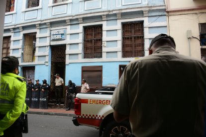 La policía del Distrito Manuela Sáenz brindó seguridad a autoridades municipales y de la Agencia Metropolitana de Control en la clausura.