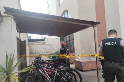 Cuando los policías llegaron a la emergencia, la niña estaba muerta.