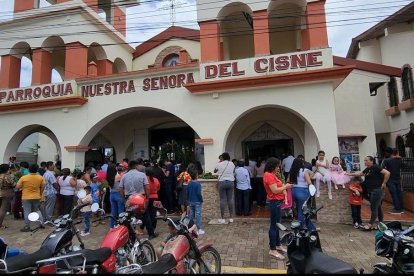 La parroquia Nuestra Señora del Cisne es el sitio de reflexión de  Irene Estupiñán y más devotos.