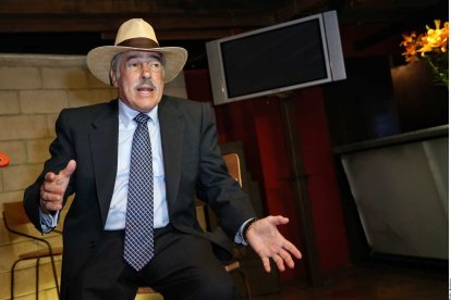 El  título de “mujeriego” en México,  se lo disputó  con el cantante Julio Iglesias.