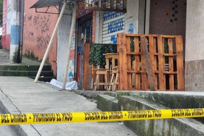 El cuerpo de Mario Rodolfo Chávez Bravo quedó sobre la vereda.