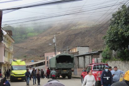 En la zona del desastre en el cantón Alausí se han recuperado sin vida a unas 30 personas.