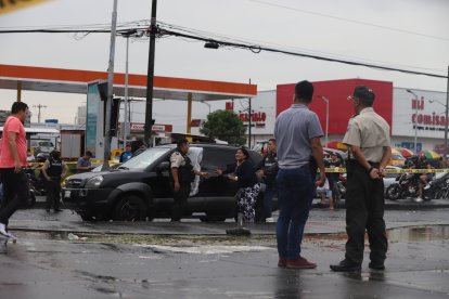 El cuerpo de Paúl Saltos Ponce quedó dentro del vehículo que conducía.