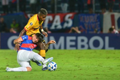 Barcelona no pudo en el debut de la Copa Libertadores, al caer 2-1 ante Cerro Porteño de Paraguay.