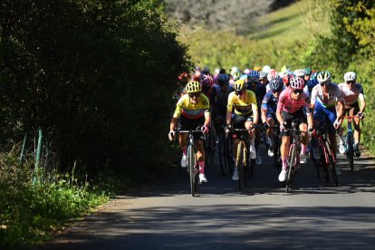 La Locomotora del Carchi (i) cedió posiciones en la clasificación general y ahora ocupa el lugar 36.