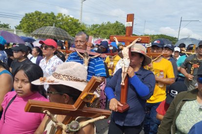 Los peninsulares caminaron con fe para que haya paz en sus localidades.